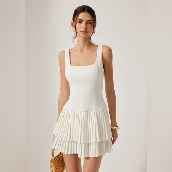 Commense Dresses & Skirts - Elegant White Pleated Dress